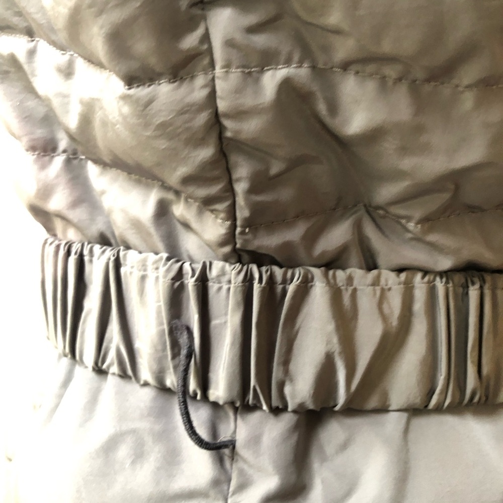Womens Moncler Gray Quilted Hooded Puffer Coat with Belted Waist - Picture 4 of 16